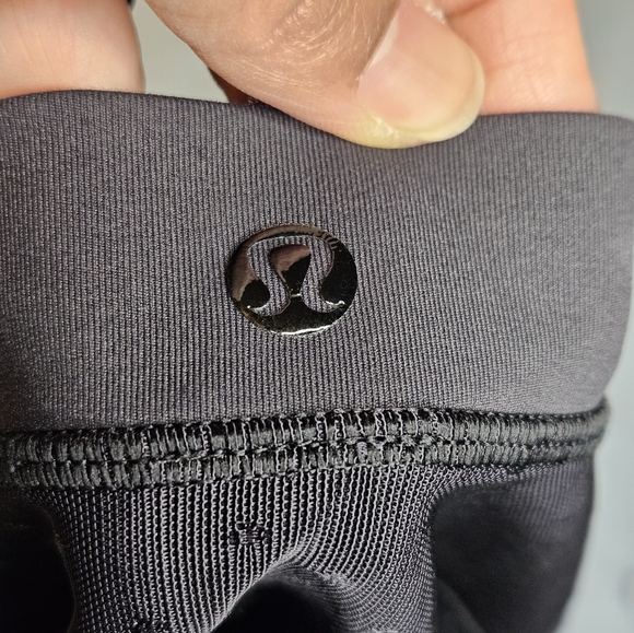 G1. Lululemon Just Breathe Mesh Pant in Black - Approx Size 8 - Picture 7 of 11